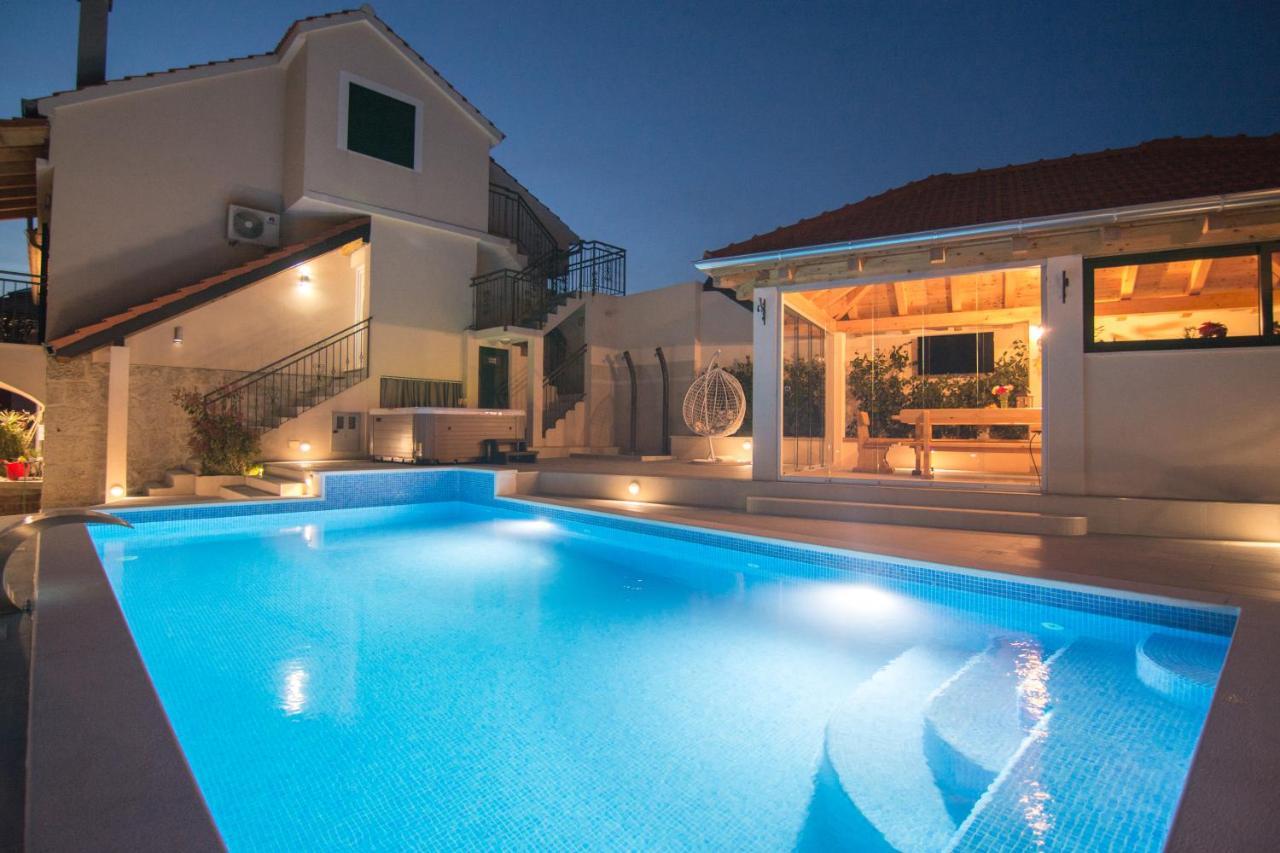 Villa Milena With Heated Pool And Jacuzzi Kostanje Luaran gambar